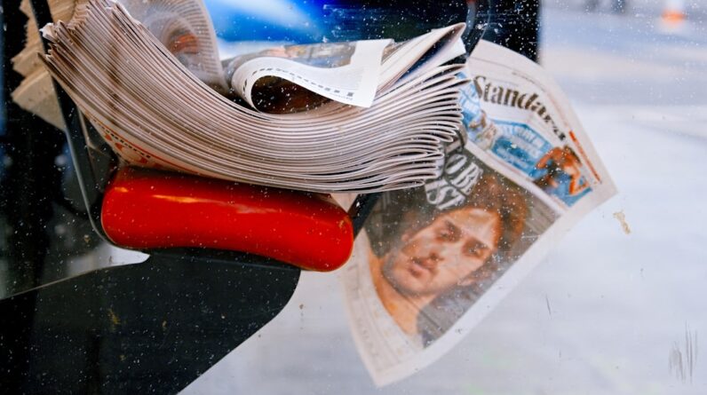 Photo Read Spanish Newspapers