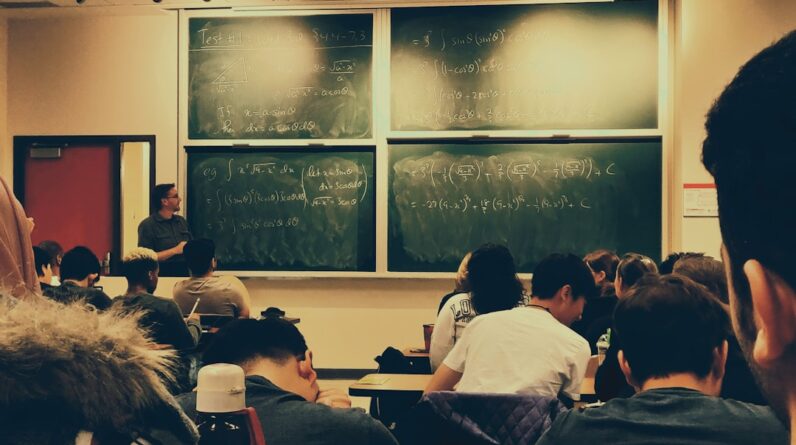 Photo ESL vs Foreign Language Classes